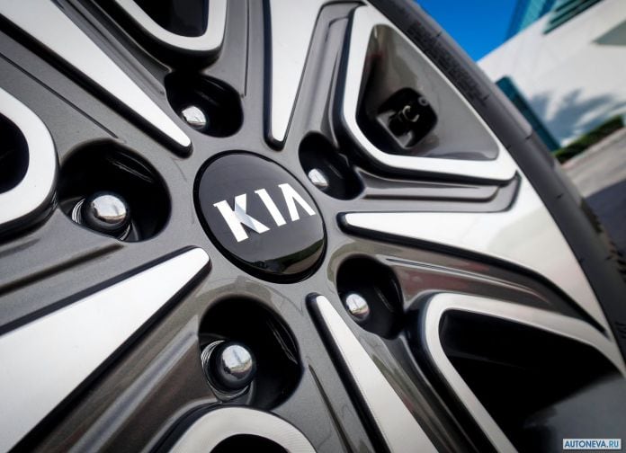 2017 Kia Optima Hybrid - фотография 12 из 13