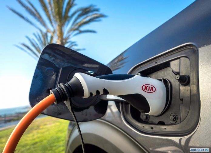 2018 Kia Niro Plug-in Hybrid - фотография 22 из 28