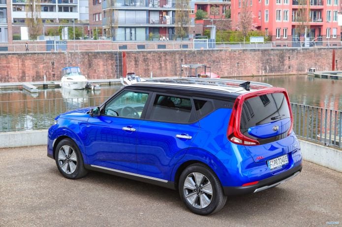 2020 Kia e-Soul - фотография 12 из 40