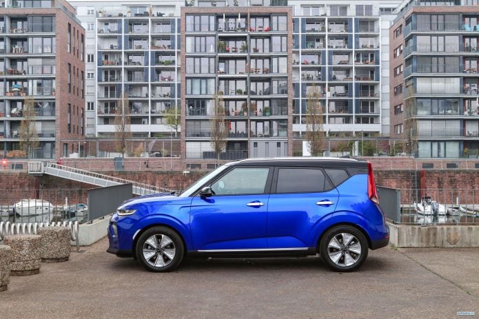 2020 Kia e-Soul - фотография 14 из 40