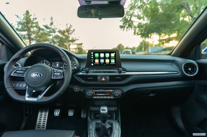 2020 Kia Forte GT - фотография 14 из 32