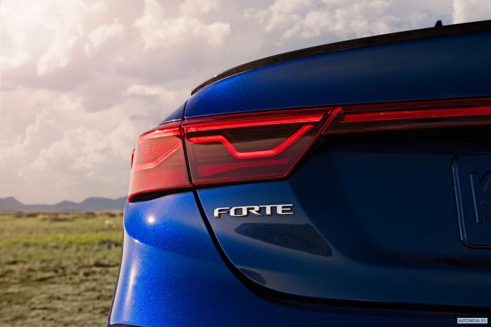 2020 Kia Forte GT - фотография 23 из 32