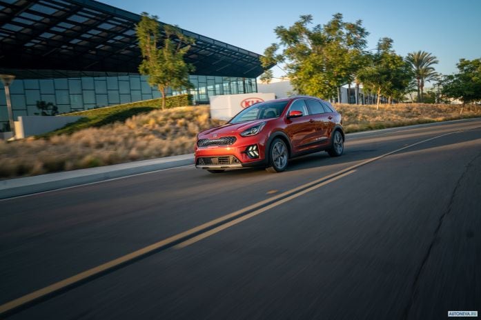 2020 Kia Niro Hybrid - фотография 6 из 40