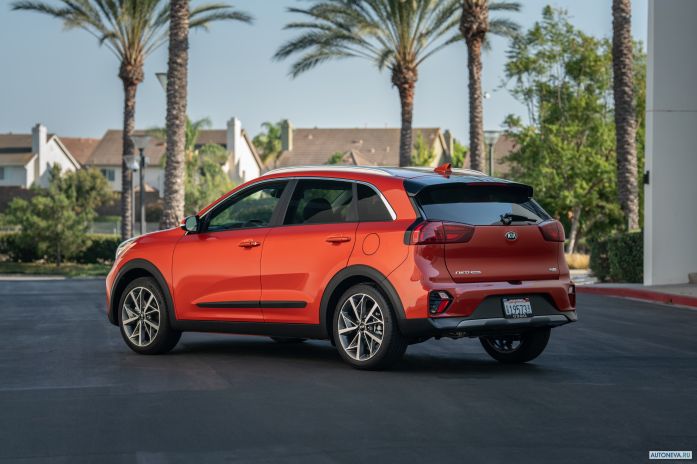 2020 Kia Niro Hybrid - фотография 13 из 40