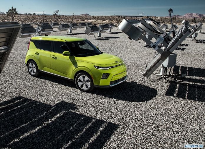 2020 Kia Soul EV - фотография 3 из 37