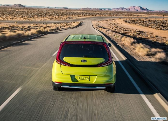 2020 Kia Soul EV - фотография 17 из 37