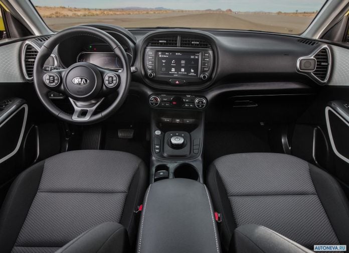 2020 Kia Soul EV - фотография 18 из 37