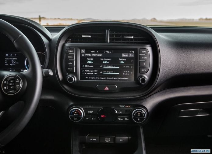 2020 Kia Soul EV - фотография 21 из 37