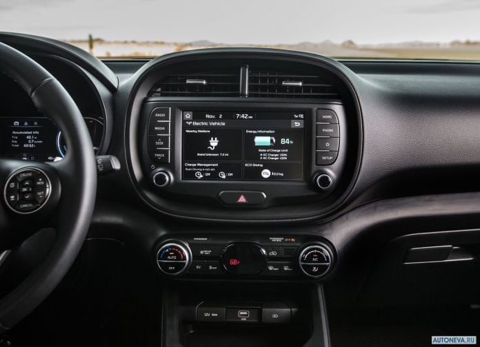 2020 Kia Soul EV - фотография 23 из 37