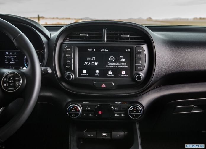 2020 Kia Soul EV - фотография 24 из 37