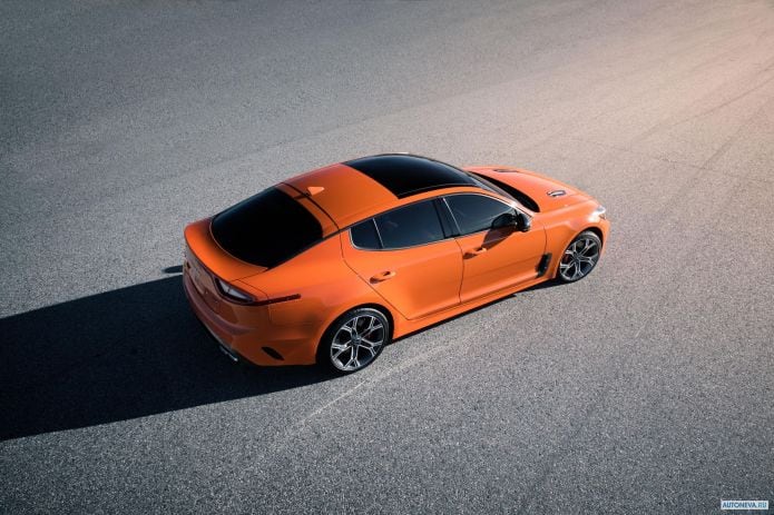 2020 Kia Stinger GTS - фотография 8 из 16