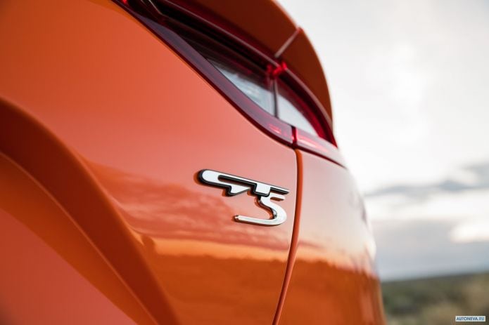 2020 Kia Stinger GTS - фотография 9 из 16