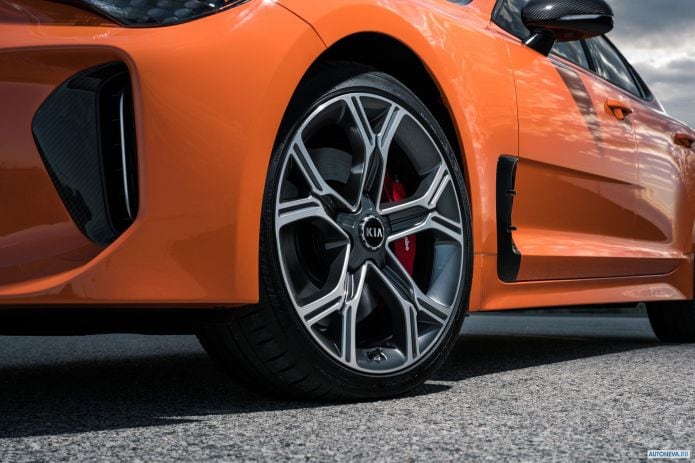 2020 Kia Stinger GTS - фотография 15 из 16