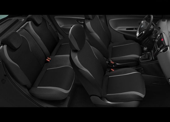 2016 Lancia Ypsilon - фотография 11 из 36