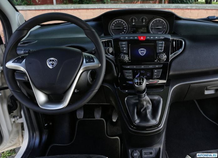 2016 Lancia Ypsilon - фотография 23 из 36