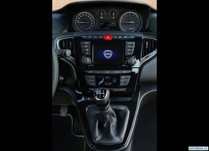 2016 Lancia Ypsilon - фотография 35 из 36