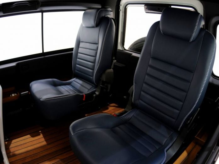 2010 Land Rover Defender Pickup Yacht Edition - фотография 10 из 10