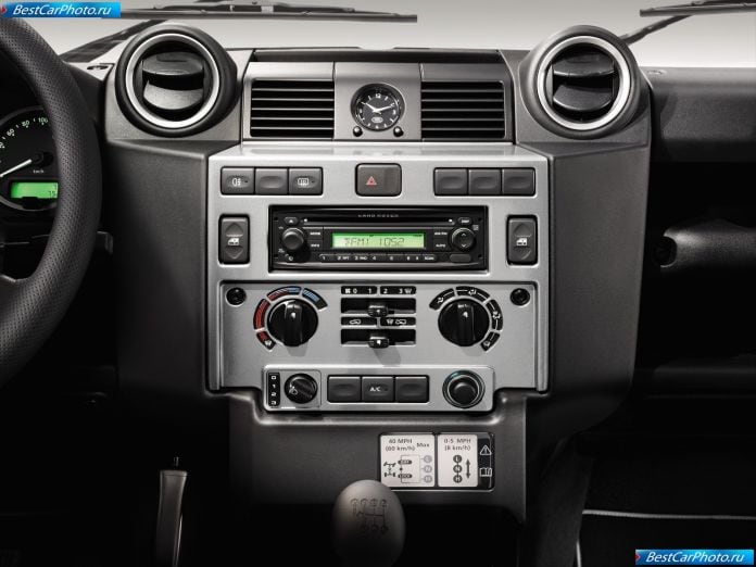 2011 Land Rover Defender X-tech - фотография 14 из 18