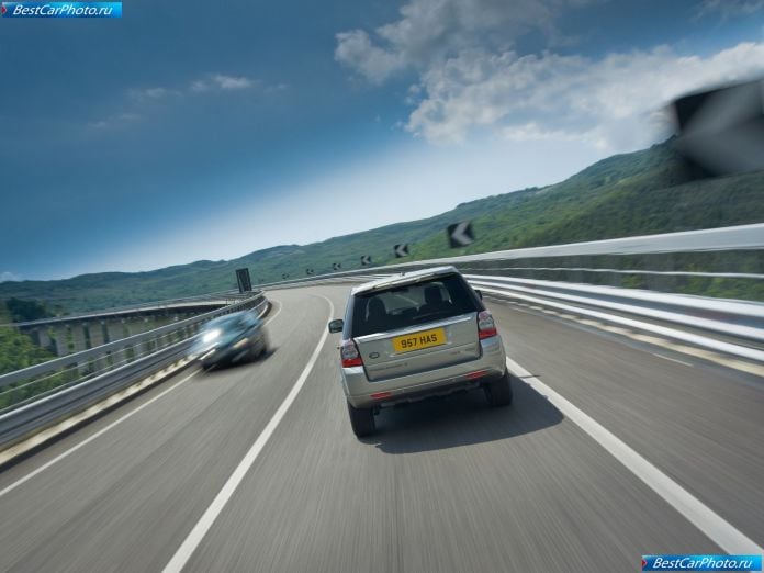 2011 Land Rover Freelander 2 - фотография 30 из 56