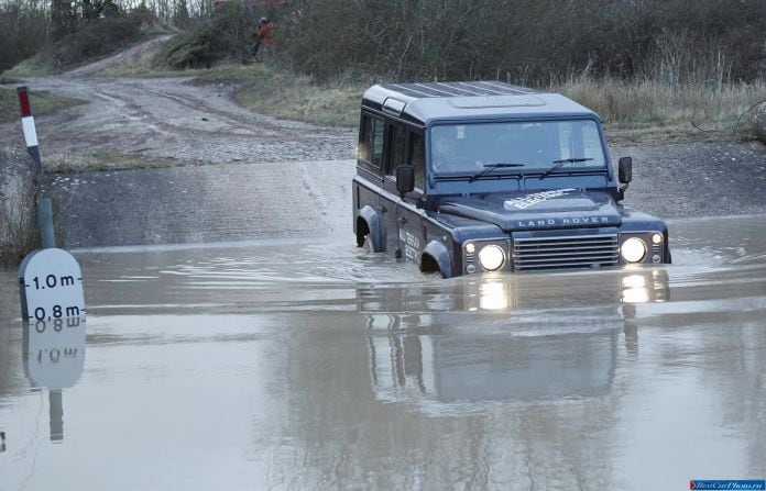 2013 Land Rover Defender Electric Concept - фотография 8 из 15
