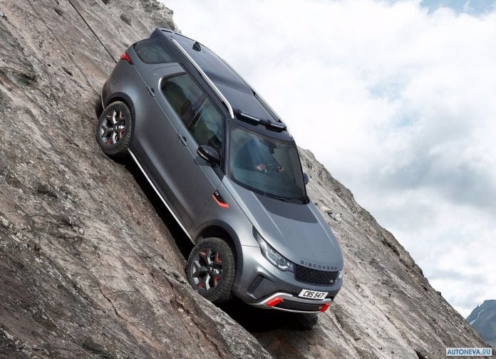 2018 Land Rover Discovery SVX - фотография 2 из 18