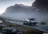 land_rover_2018_range_rover_velar_086.jpg