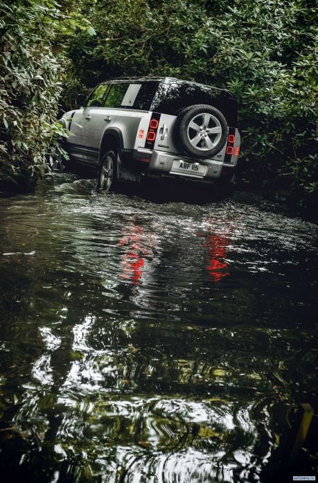 2020 Land Rover Defender 110 Country Pack First Edition - фотография 15 из 18
