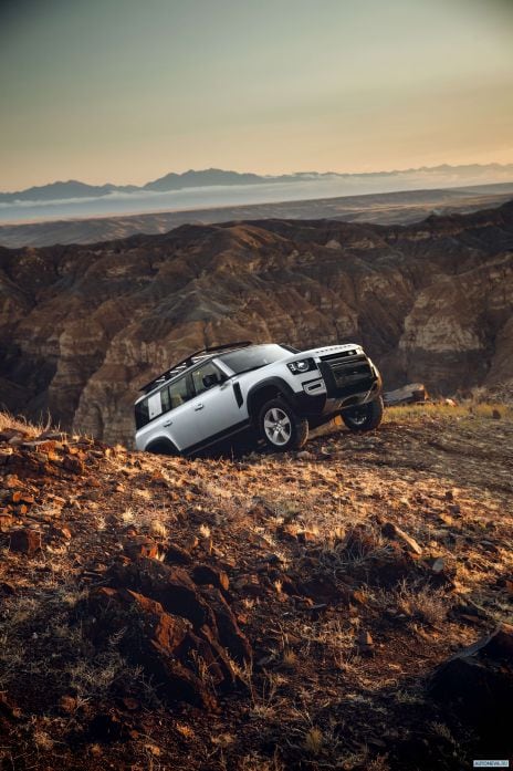 2020 Land Rover Defender 110 Explorer Pack First Edition - фотография 17 из 38