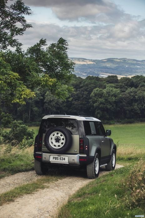 2020 Land Rover Defender 90 D240 SE Explorer Pack - фотография 18 из 28 2020 Land Rover Defender 90 D240 SE Explorer Pack - фотография 18 из 28
