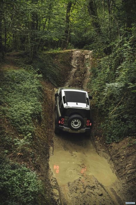 2020 Land Rover Defender 90 D240 SE Explorer Pack - фотография 22 из 28