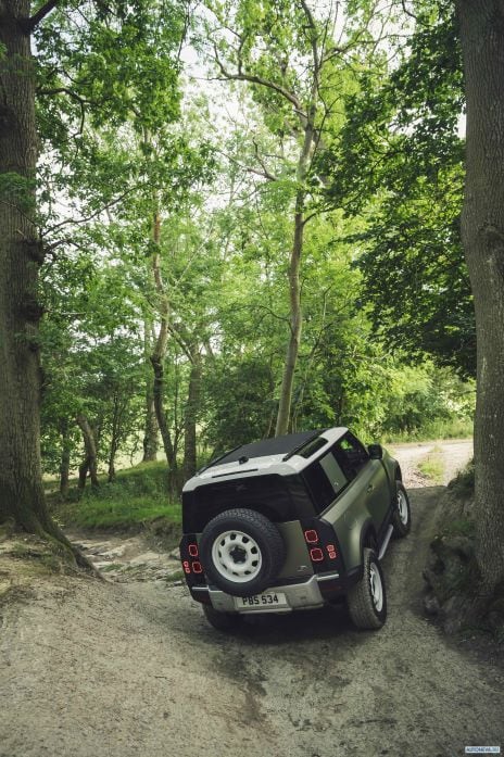 2020 Land Rover Defender 90 D240 SE Explorer Pack - фотография 23 из 28 2020 Land Rover Defender 90 D240 SE Explorer Pack - фотография 23 из 28
