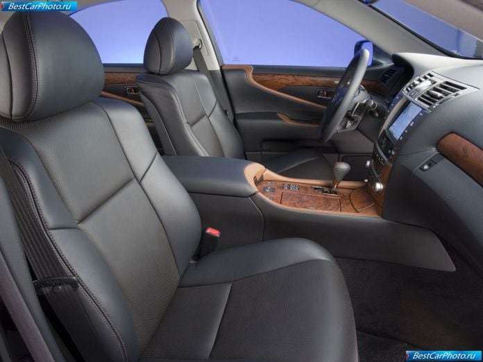 2010 Lexus Ls 460 Sport - фотография 11 из 18