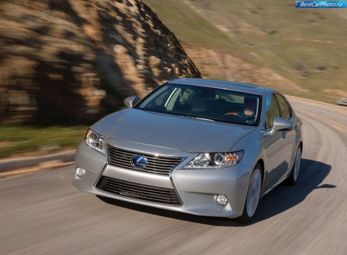 2013 Lexus ES300h - фотография 2 из 25