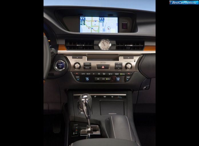 2013 Lexus ES300h - фотография 23 из 25