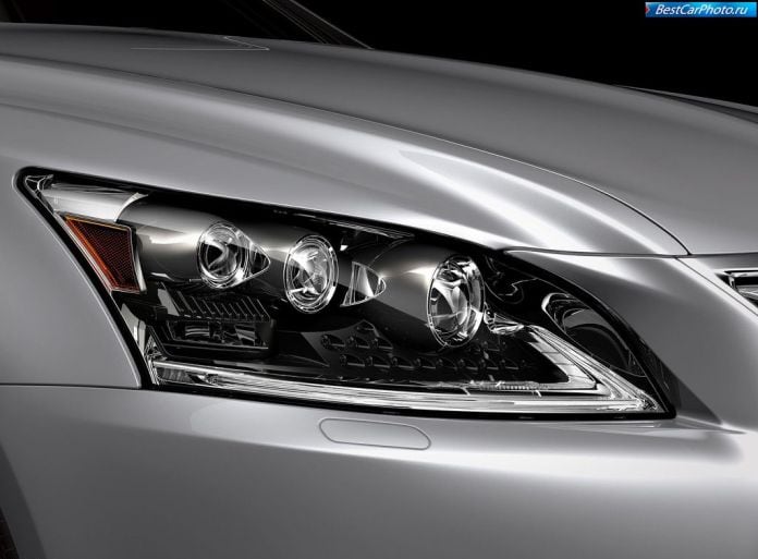 2013 Lexus LS460 - фотография 26 из 32