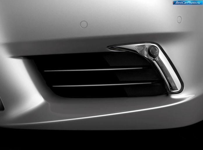 2013 Lexus LS460 - фотография 29 из 32