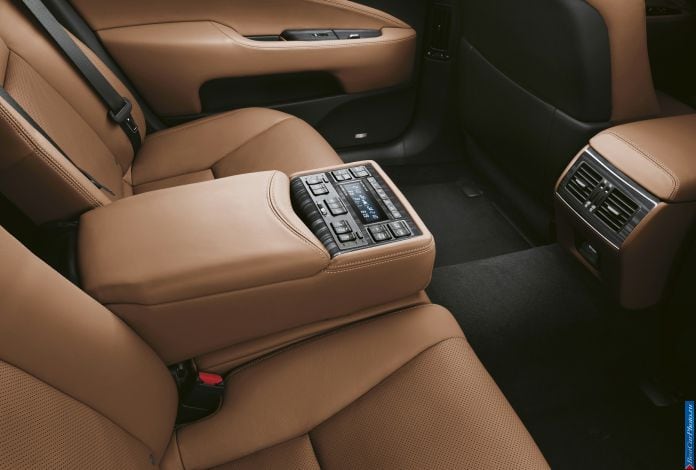 2013 Lexus LS 460 EU Version - фотография 18 из 32