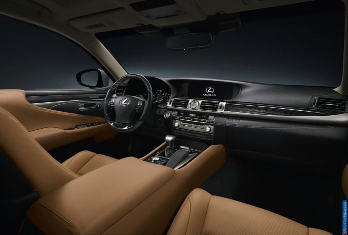 2013 Lexus LS 460 EU Version - фотография 20 из 32