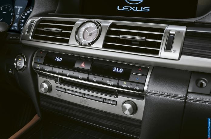 2013 Lexus LS 460 EU Version - фотография 25 из 32