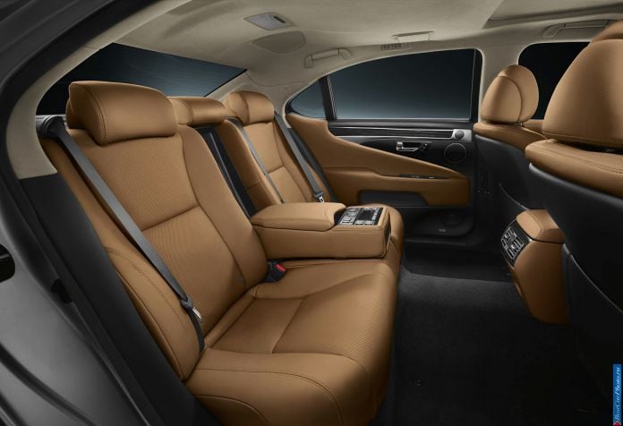 2013 Lexus LS 460 EU Version - фотография 28 из 32