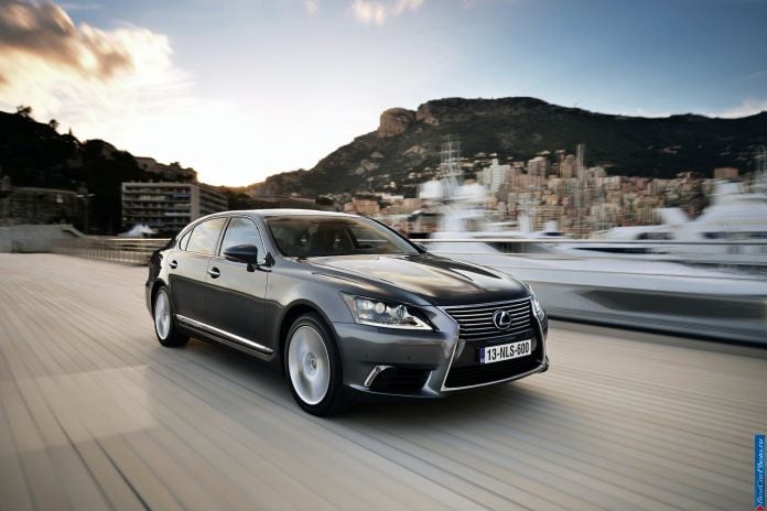 2013 Lexus LS 600h EU Version - фотография 1 из 31