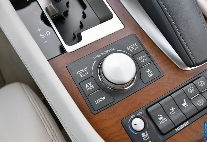 2013 Lexus LS 600h EU Version - фотография 18 из 31 2013 Lexus LS 600h EU Version - фотография 18 из 31