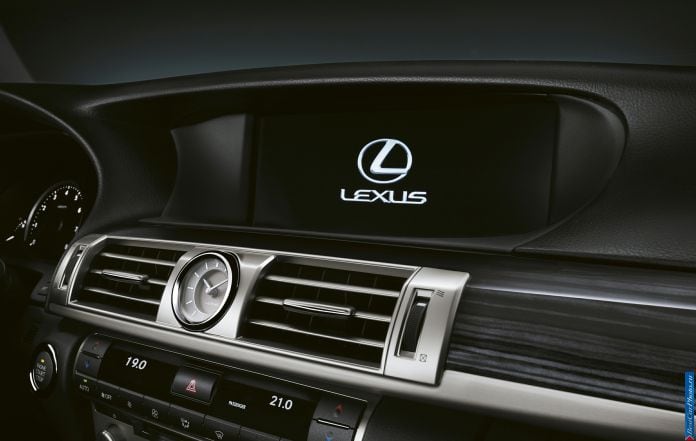 2013 Lexus LS 600h EU Version - фотография 23 из 31