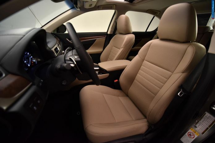 2015 Lexus GS 200t - фотография 13 из 15