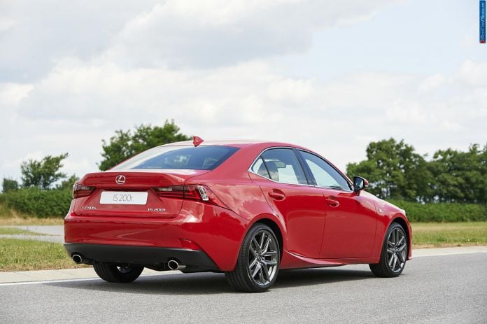 2015 Lexus IS 200t - фотография 2 из 7