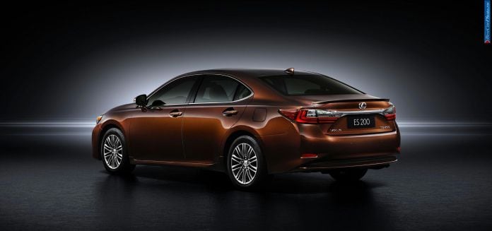 2016 Lexus ES 200 - фотография 2 из 7