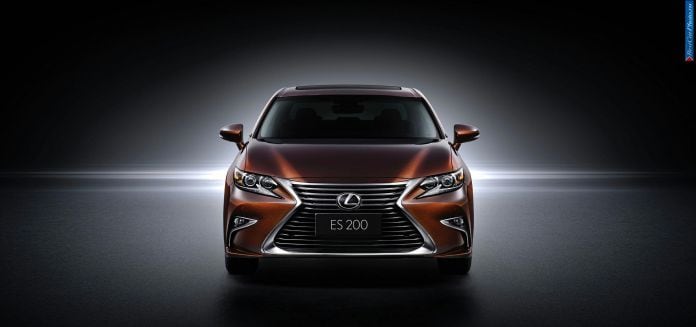 2016 Lexus ES 200 - фотография 4 из 7