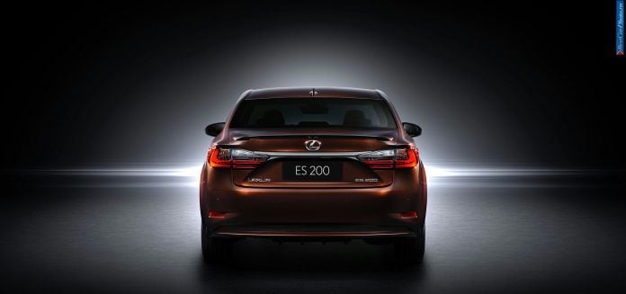 2016 Lexus ES 200 - фотография 5 из 7