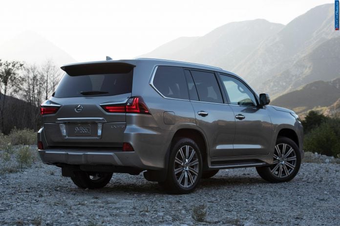 2016 Lexus LX 570 - фотография 2 из 15