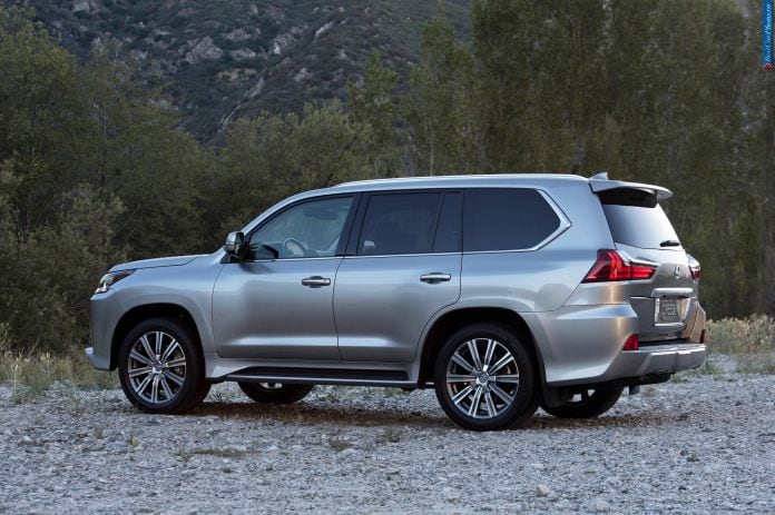 2016 Lexus LX 570 - фотография 3 из 15